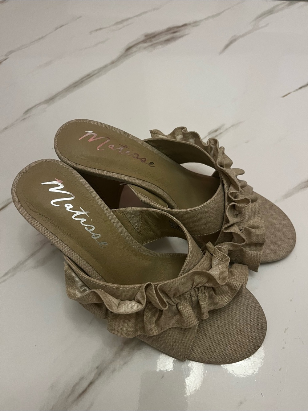 Matisse Taupe Ruffle Open-Toe Slide Heels size 7
